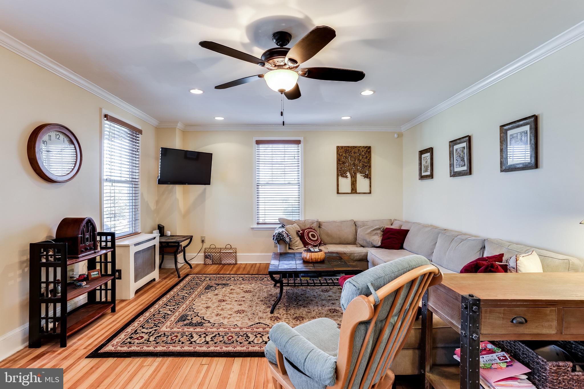 4317 Harcourt Road Baltimore, MD 21214 - Photo 5 of 35 HUGE Living Room!
