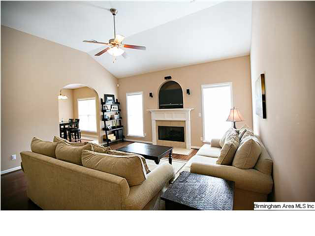 781 Valley Circle Leeds, AL 35094 - Photo 4 of 31
