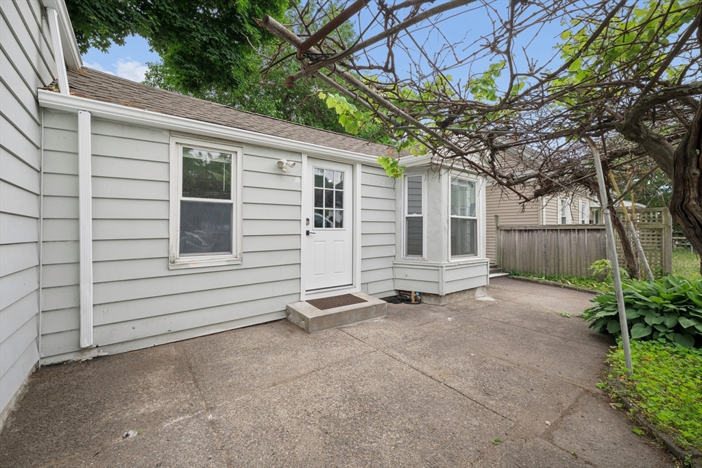 370 Pleasant Street Pawtucket, RI 02860 - Photo 2 of 21