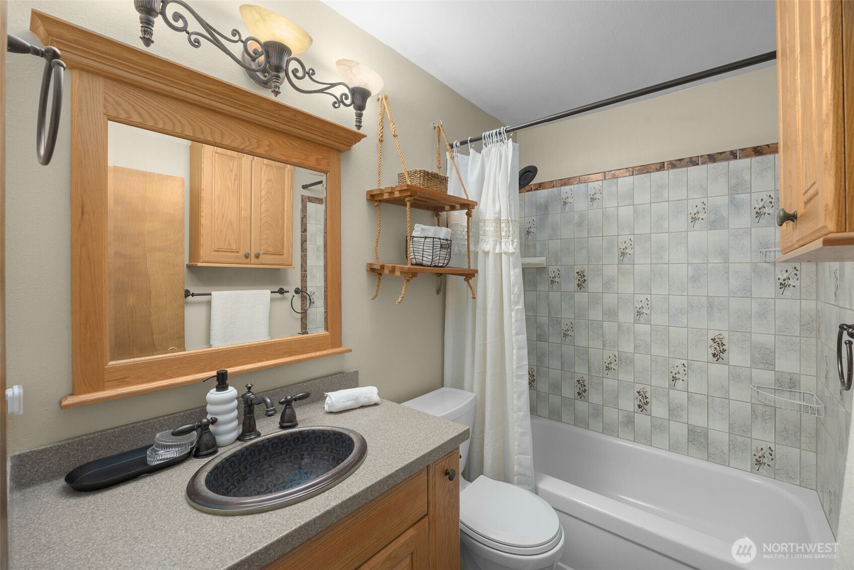 13016 8th Place Southwest Burien, WA 98146 - Photo 14 of 34