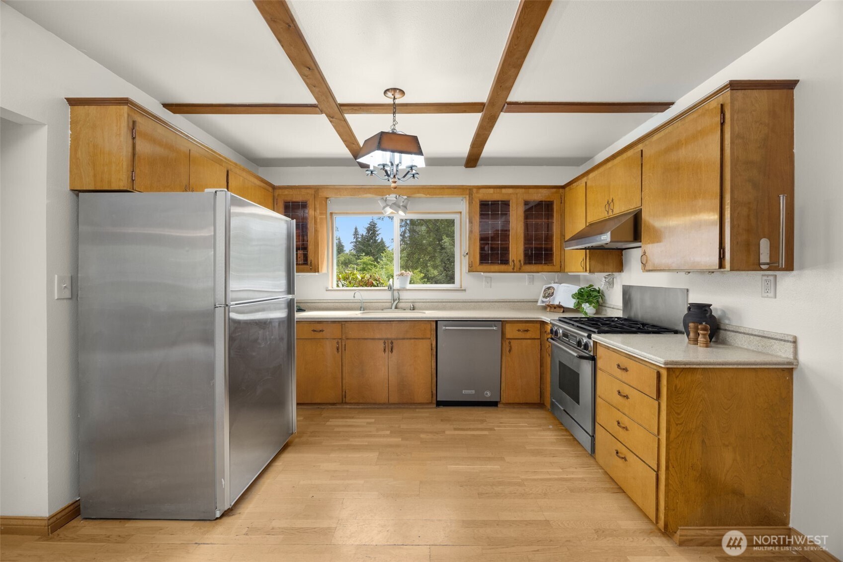 13016 8th Place Southwest Burien, WA 98146 - Photo 9 of 34