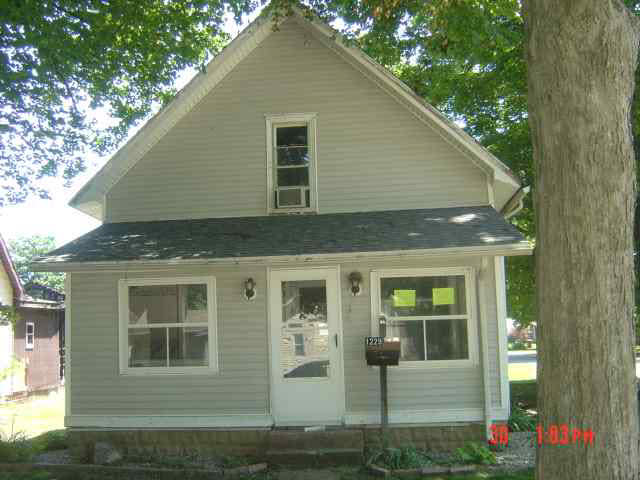 1229 Elm Street Rochester, IN 46975 - Photo 1 of 11