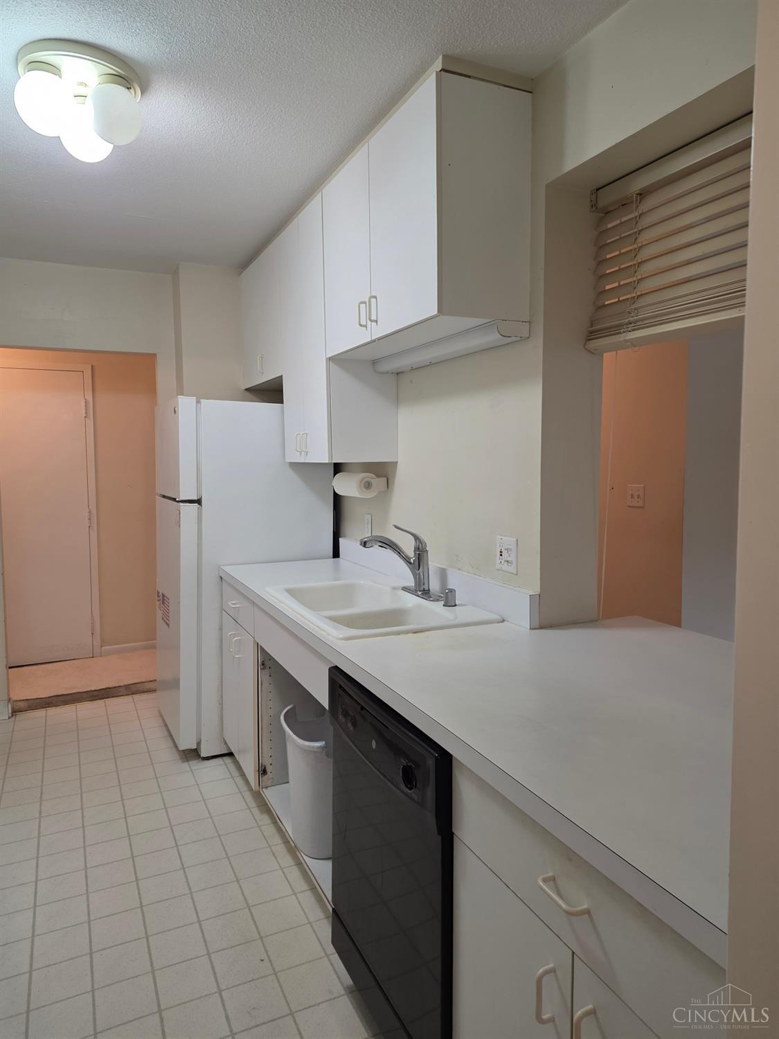2444 Madison Road, Unit 210B Cincinnati, OH 45208 - Photo 17 of 39