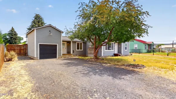 $369,900 | 780 Southeast Dunham Street, Prineville, OR 97754