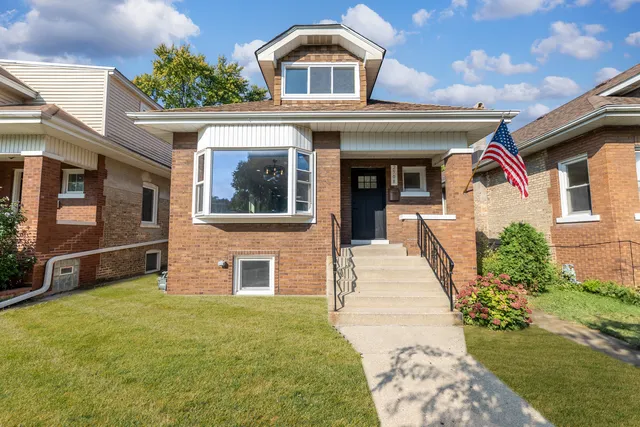 $3,700 | 2508 Kenilworth Avenue, Berwyn, IL 60402