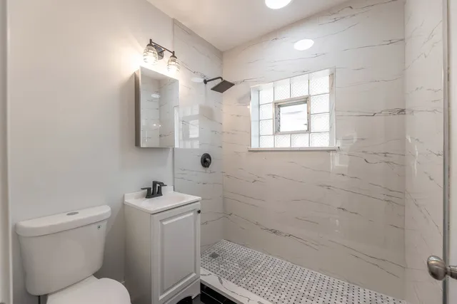 $3,700 | 2508 Kenilworth Avenue, Berwyn, IL 60402