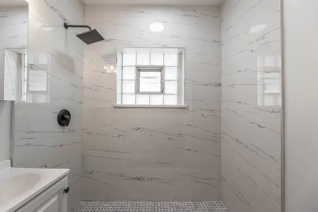 $3,700 | 2508 Kenilworth Avenue, Berwyn, IL 60402