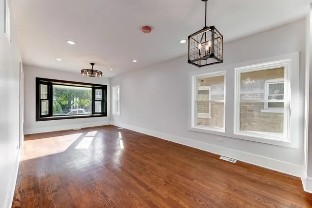 $3,700 | 2508 Kenilworth Avenue, Berwyn, IL 60402