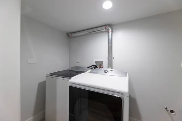 $3,700 | 2508 Kenilworth Avenue, Berwyn, IL 60402