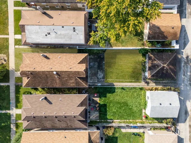 $3,700 | 2508 Kenilworth Avenue, Berwyn, IL 60402