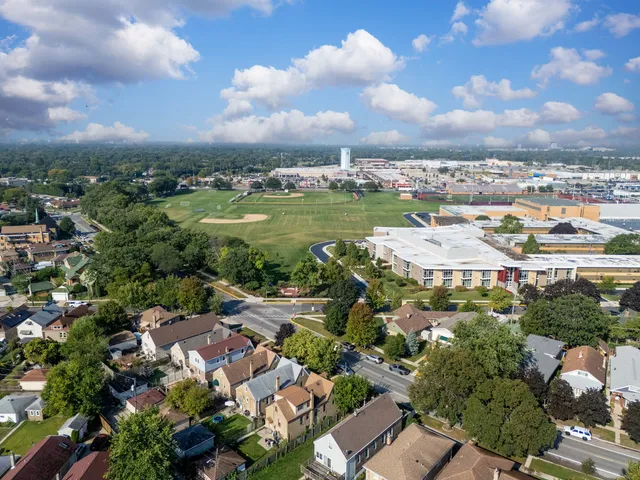 $3,700 | 2508 Kenilworth Avenue, Berwyn, IL 60402