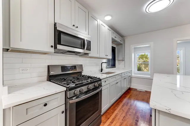 $3,700 | 2508 Kenilworth Avenue, Berwyn, IL 60402