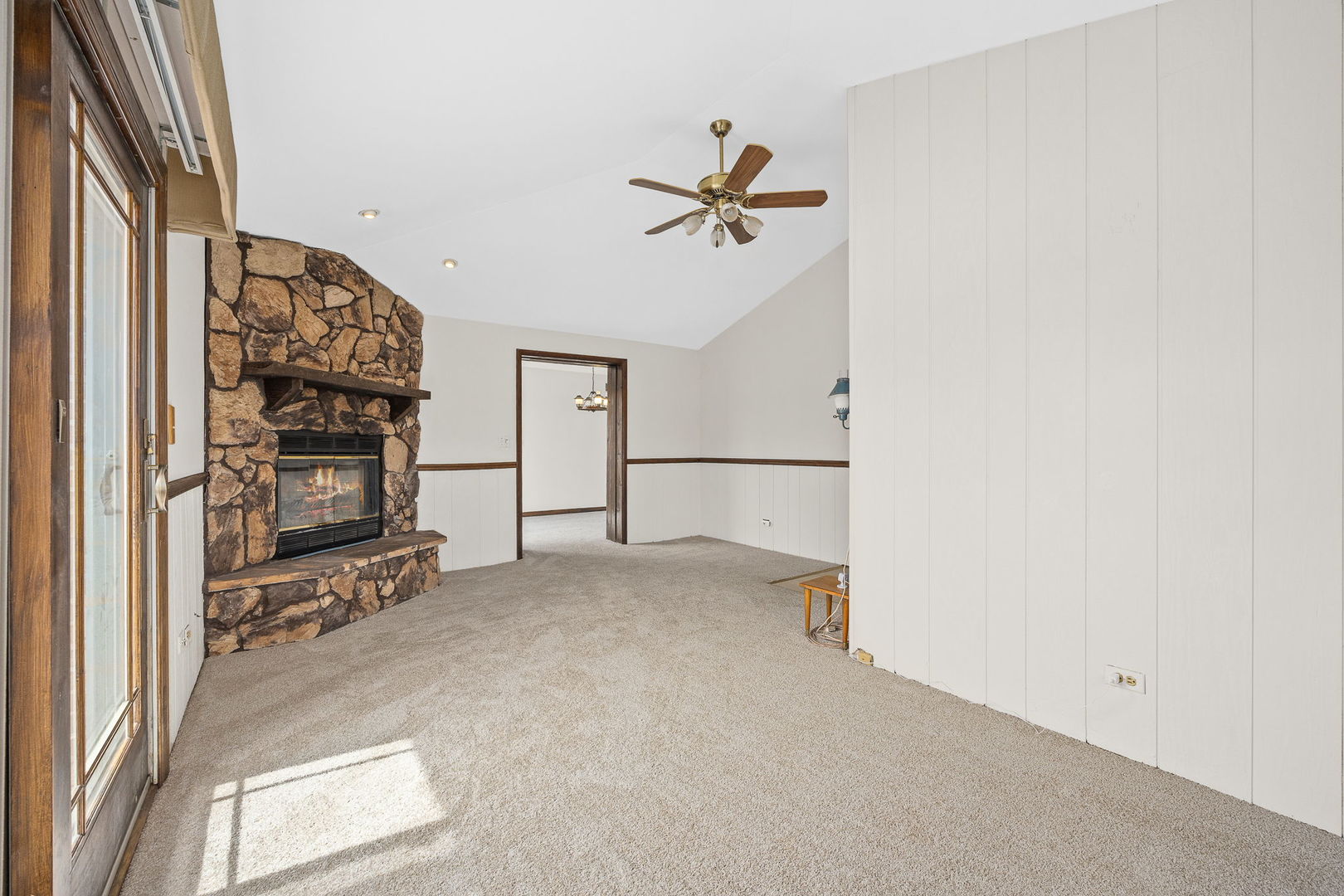 494 Flint Trail Carol Stream, IL 60188 - Photo 19 of 37 a view of a livingroom with a fireplace