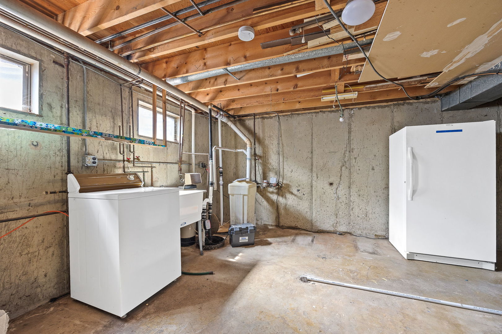 494 Flint Trail Carol Stream, IL 60188 - Photo 25 of 37 a view of a storage & utility room with washer and dryer