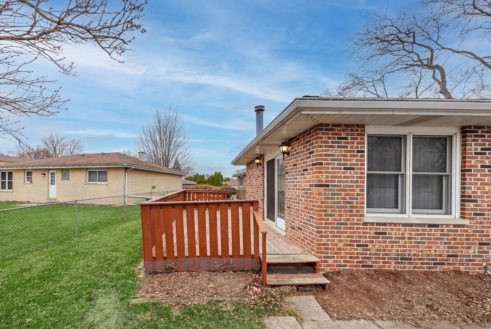 494 Flint Trail Carol Stream, IL 60188 - Photo 26 of 37 a front view of a house with a garden