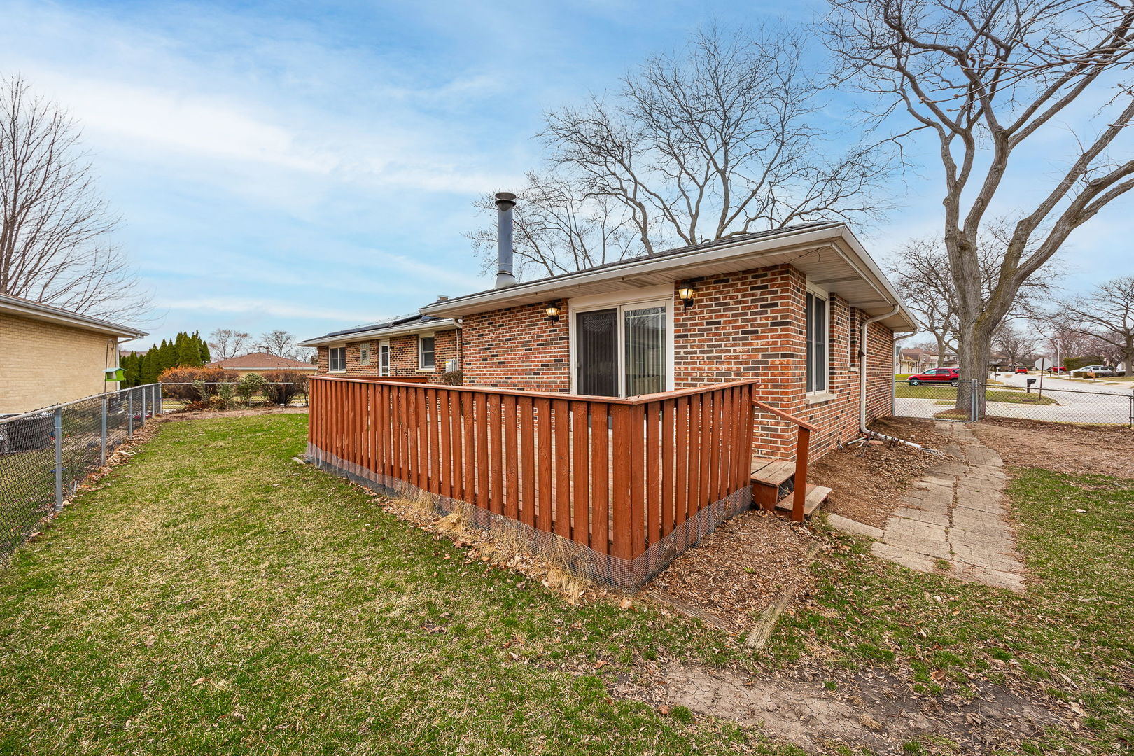 494 Flint Trail Carol Stream, IL 60188 - Photo 27 of 37 a view of a small yard in front of house