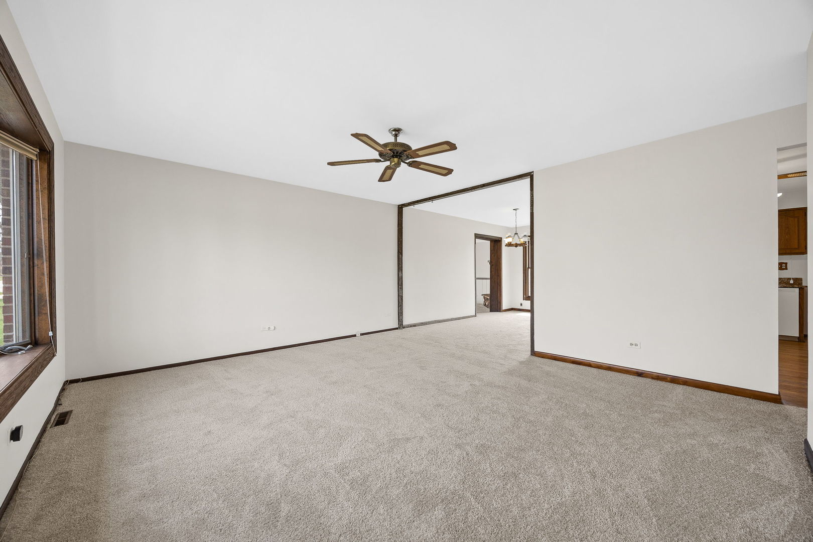 494 Flint Trail Carol Stream, IL 60188 - Photo 4 of 37 an empty room with a ceiling fan and a window