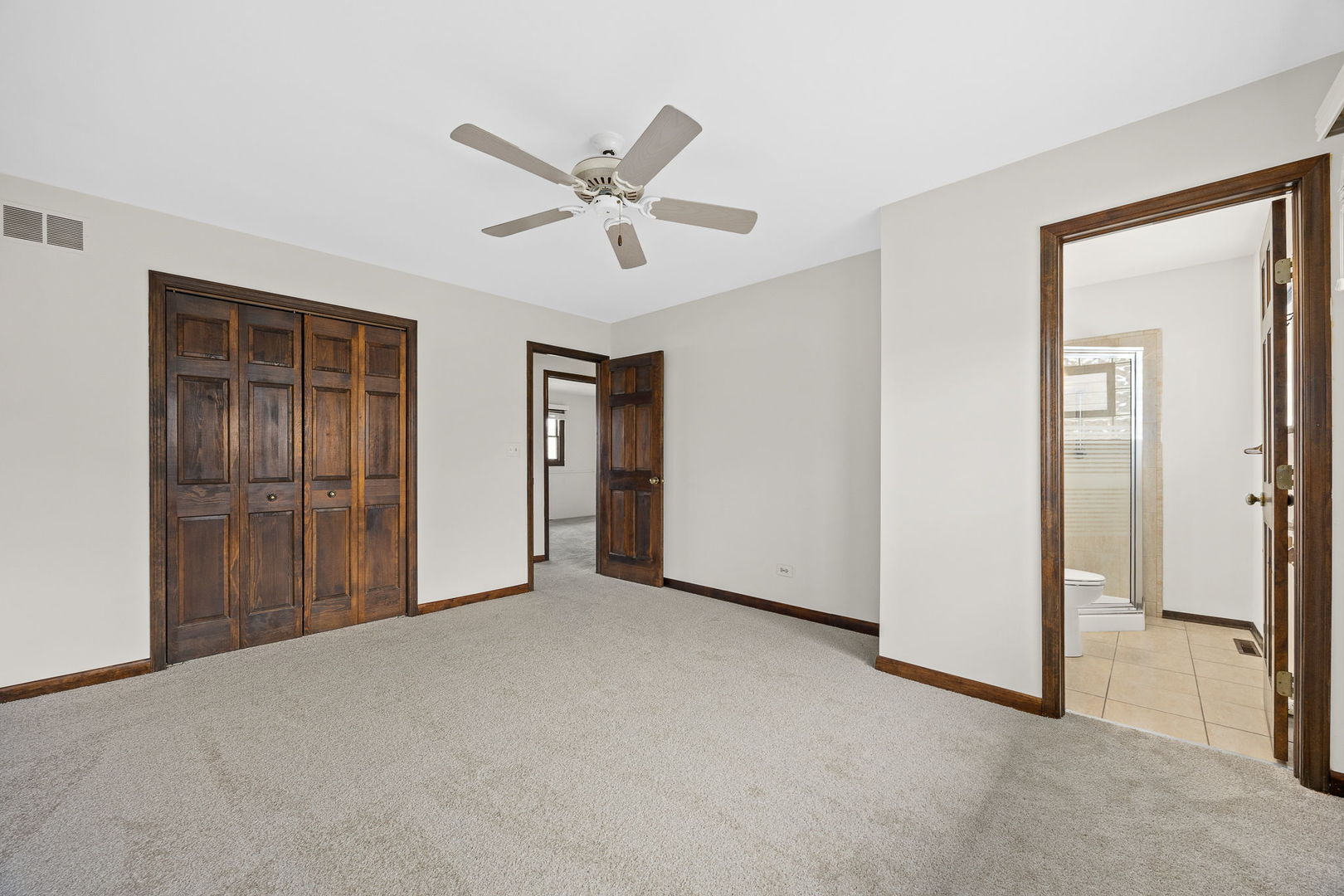 494 Flint Trail Carol Stream, IL 60188 - Photo 10 of 37 a view of an empty room and closet area