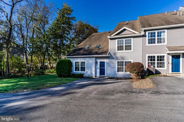 $2,000 | 60 Courtyard Drive, Carlisle, PA 17013