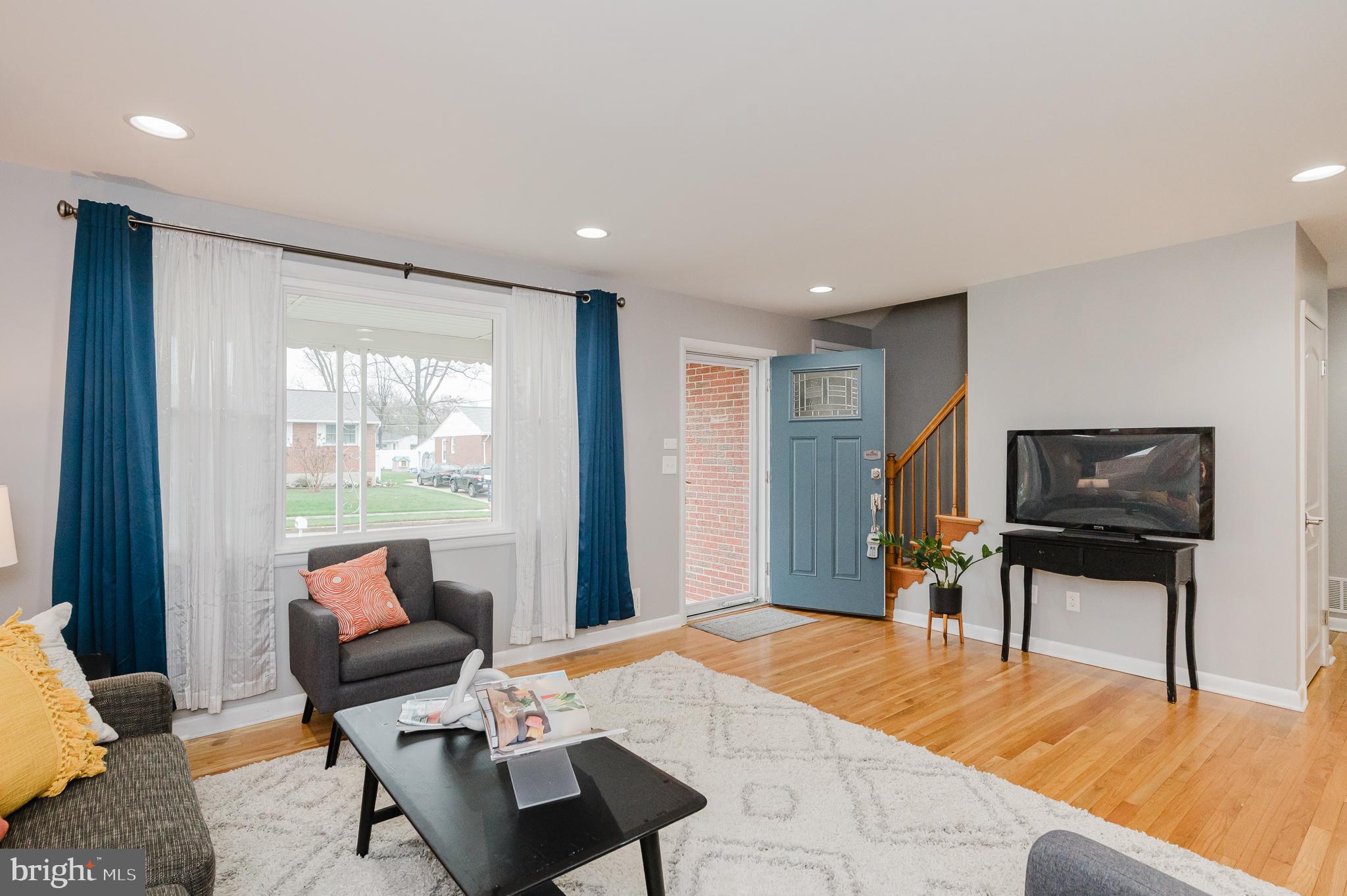 8810 Alnwick Road Baltimore, MD 21234 - Photo 20 of 47 Living Room