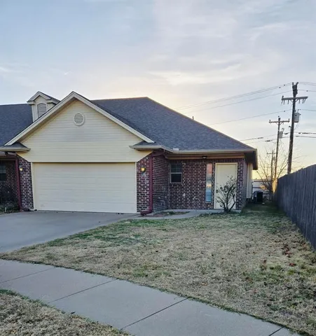$1,400 | 1629 Summerhill Court, Granbury, TX 76048