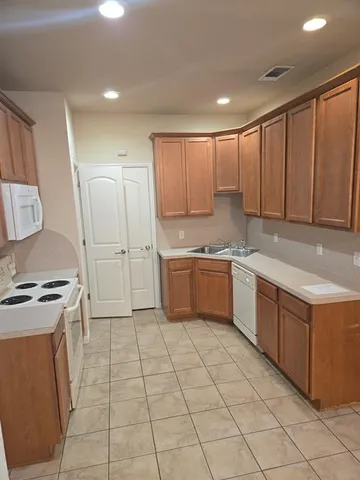 $1,400 | 1629 Summerhill Court, Granbury, TX 76048