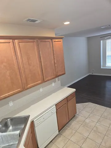 $1,400 | 1629 Summerhill Court, Granbury, TX 76048