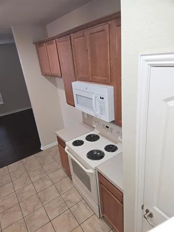 $1,400 | 1629 Summerhill Court, Granbury, TX 76048