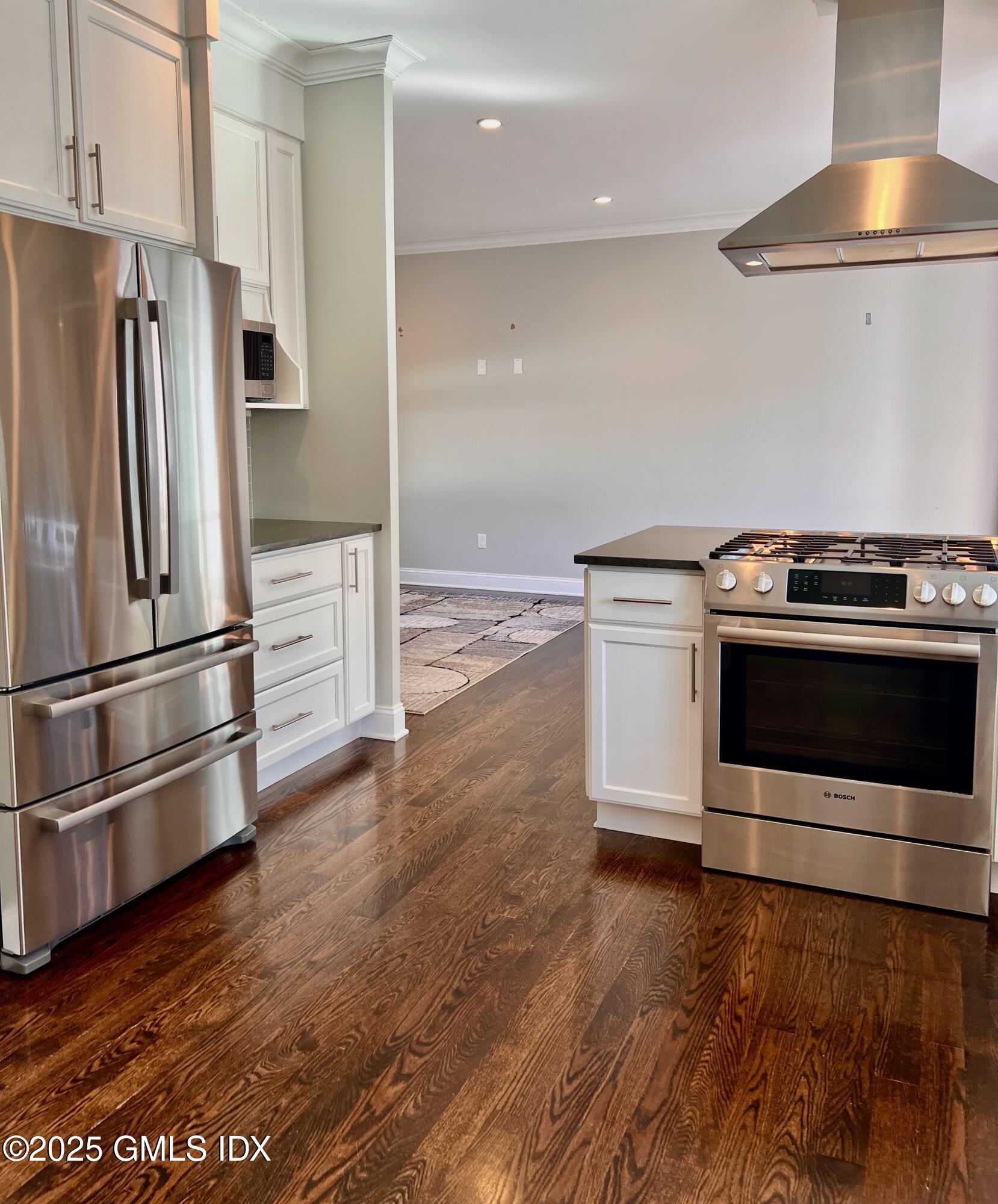 31 Moshier Street, Unit B Greenwich, CT 06831 - Photo 3 of 28 a kitchen with a stove and a refrigerator