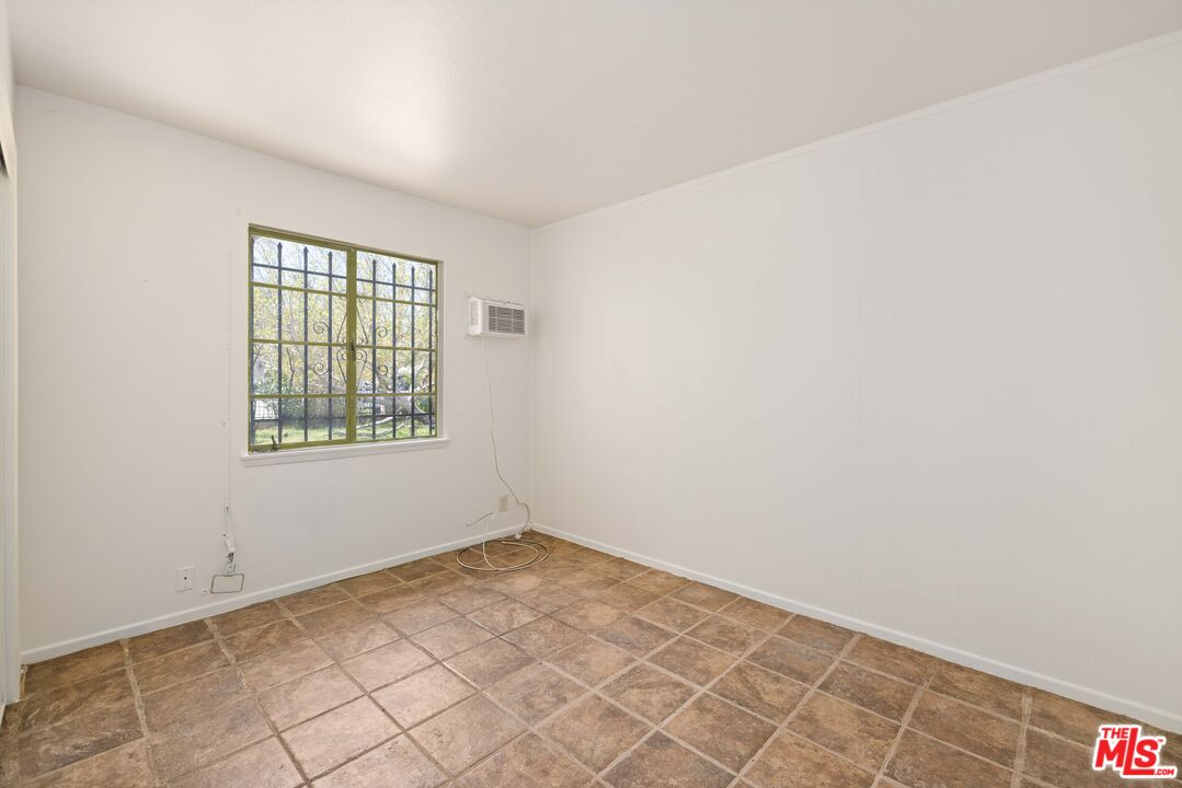 38466 Sumac Avenue Palmdale, CA 93550 - Photo 11 of 18 an empty room with windows