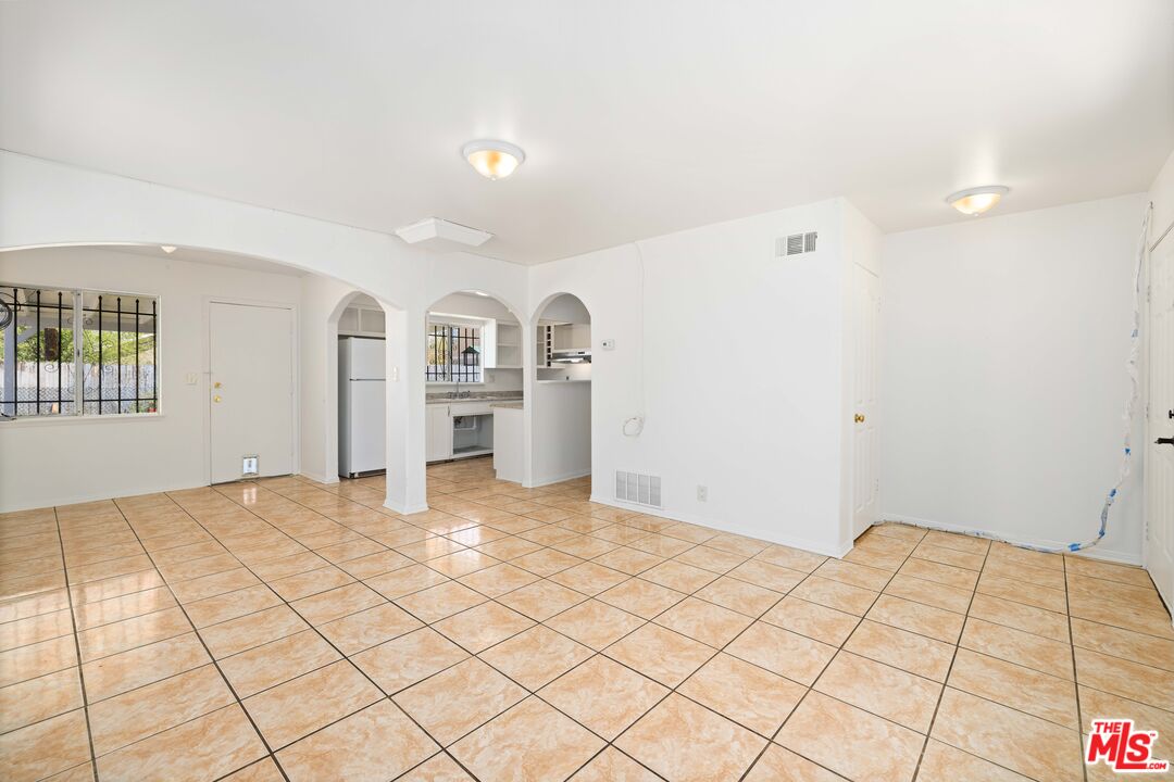 38466 Sumac Avenue Palmdale, CA 93550 - Photo 4 of 18 a view of empty room