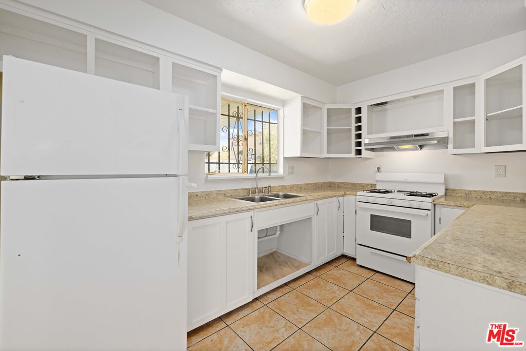 38466 Sumac Avenue Palmdale, CA 93550 - Photo 6 of 18 a kitchen with a stove top oven and sink