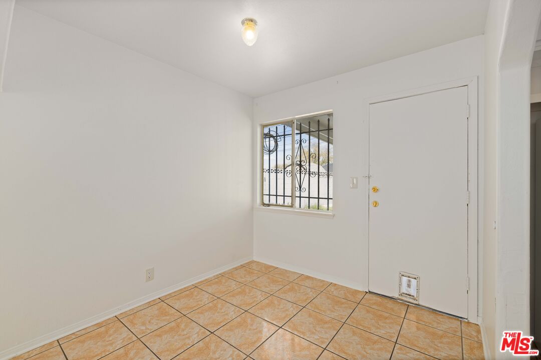 38466 Sumac Avenue Palmdale, CA 93550 - Photo 10 of 18 a view of an empty room with window