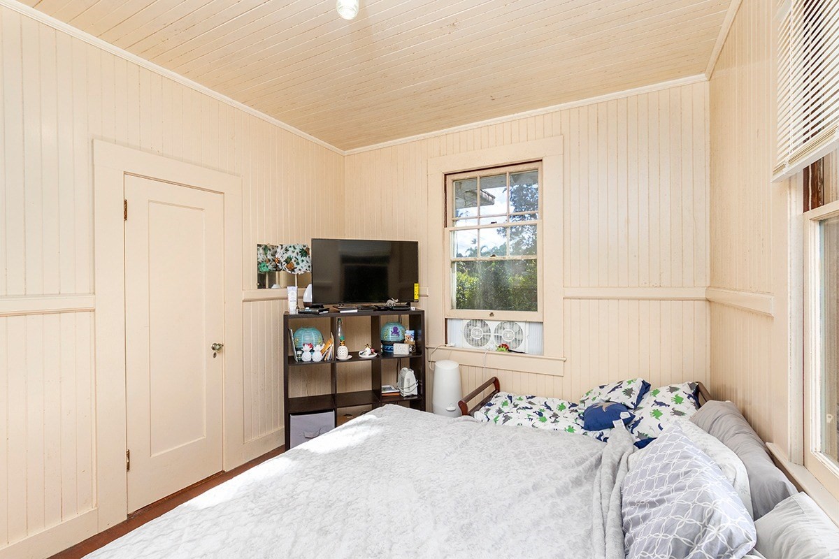 18-1222 Volcano Road Mountain View, HI 96771 - Photo 10 of 29 a bedroom with a bed and a flat screen tv