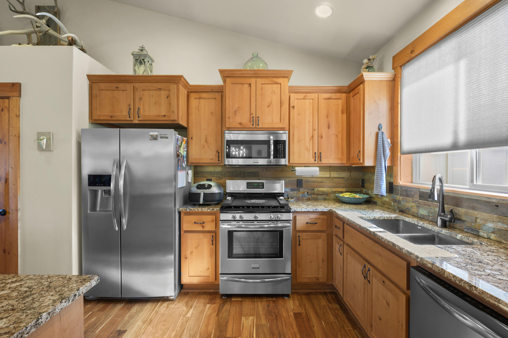 220 Northwest 28th Street Redmond, OR 97756 - Photo 16 of 30