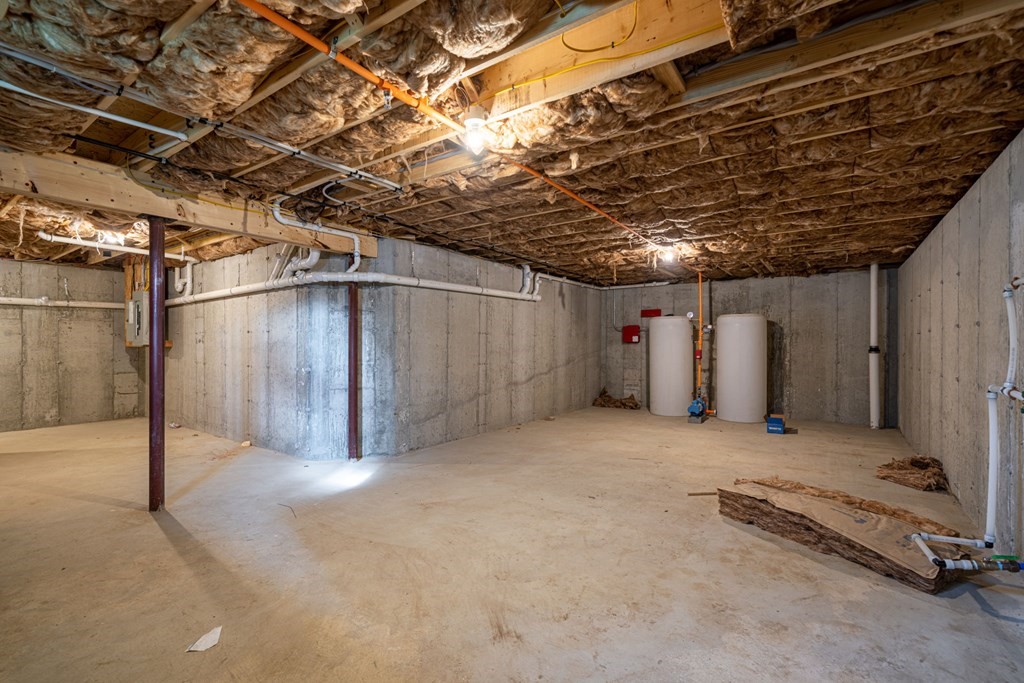 184 Berlin Road Bolton, MA 01740 - Photo 32 of 33 a view of a room with gym equipment