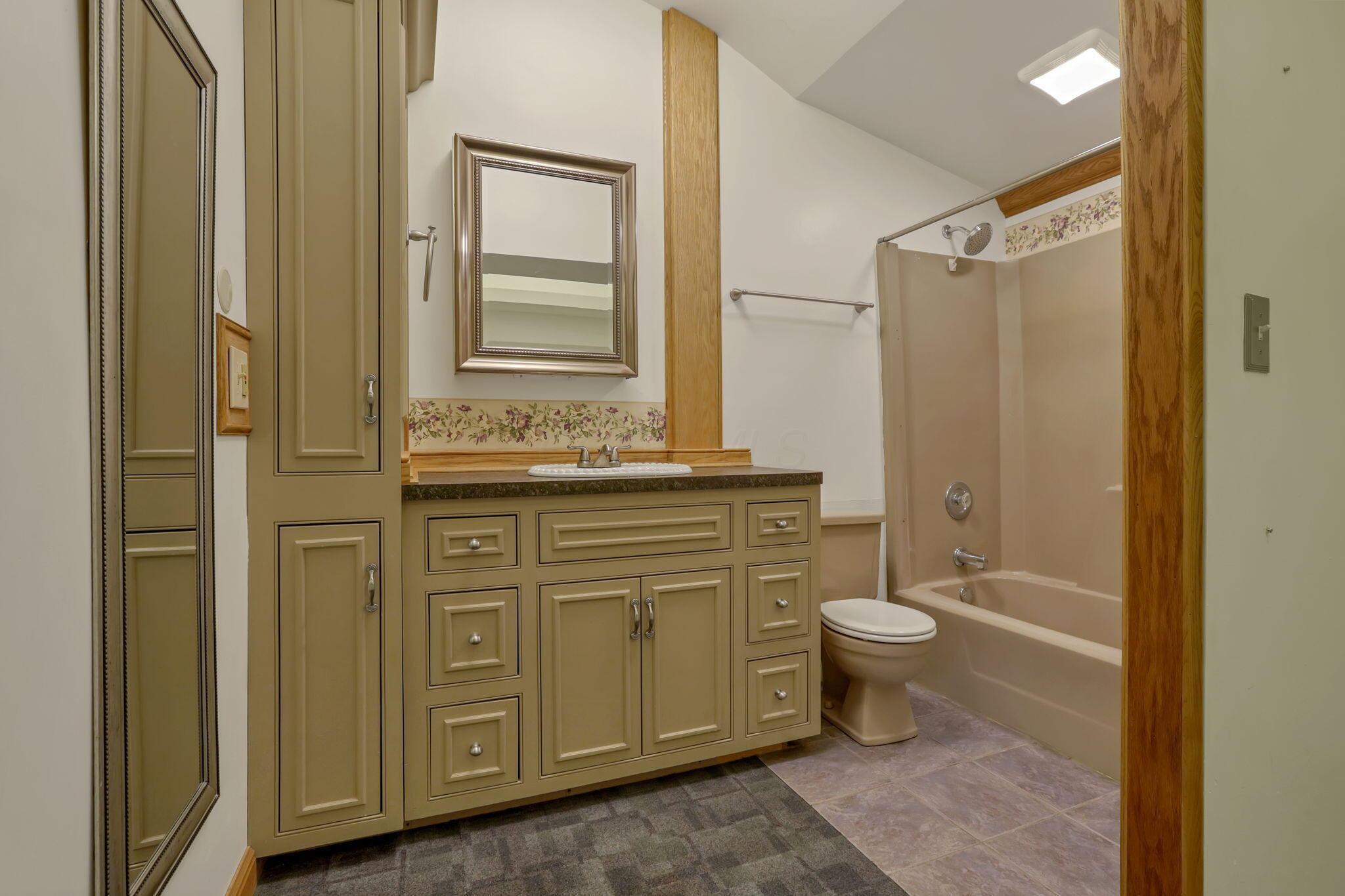 4655 Hayes Road Groveport, OH 43125 - Photo 34 of 85 bath vanity