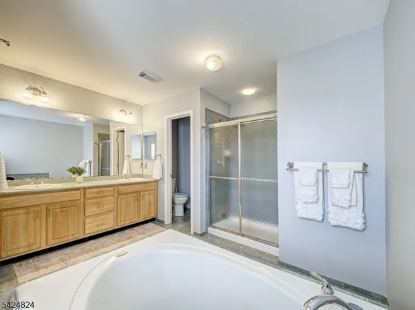 $735,000 | 10 Jockey Lane, Flemington, NJ 08822