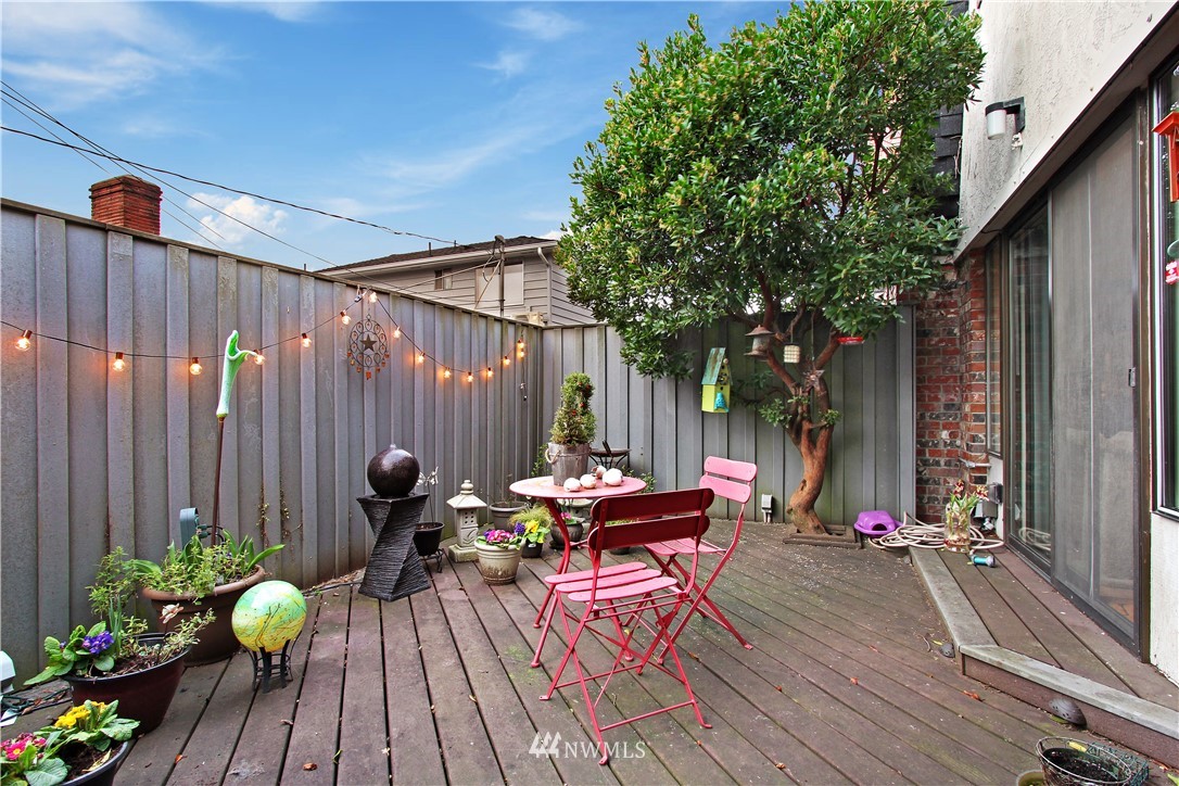 623 Main Street, Unit 1 Edmonds, WA 98020 - Photo 2 of 13