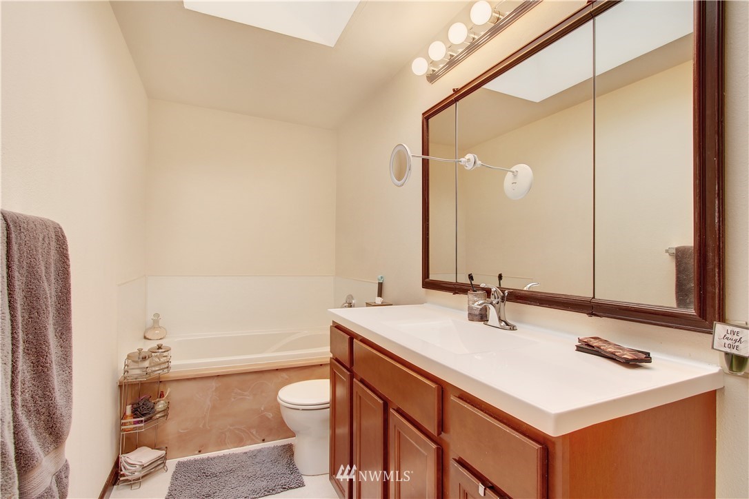 623 Main Street, Unit 1 Edmonds, WA 98020 - Photo 12 of 13