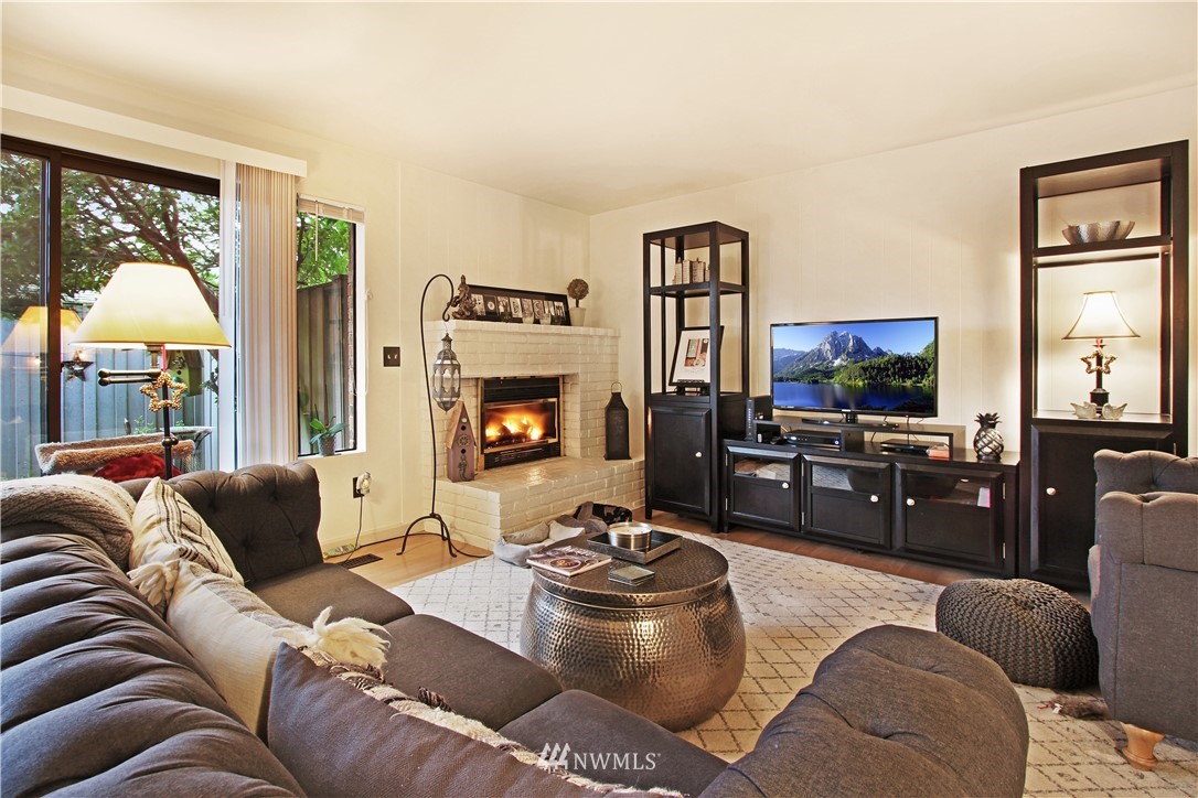 623 Main Street, Unit 1 Edmonds, WA 98020 - Photo 5 of 13