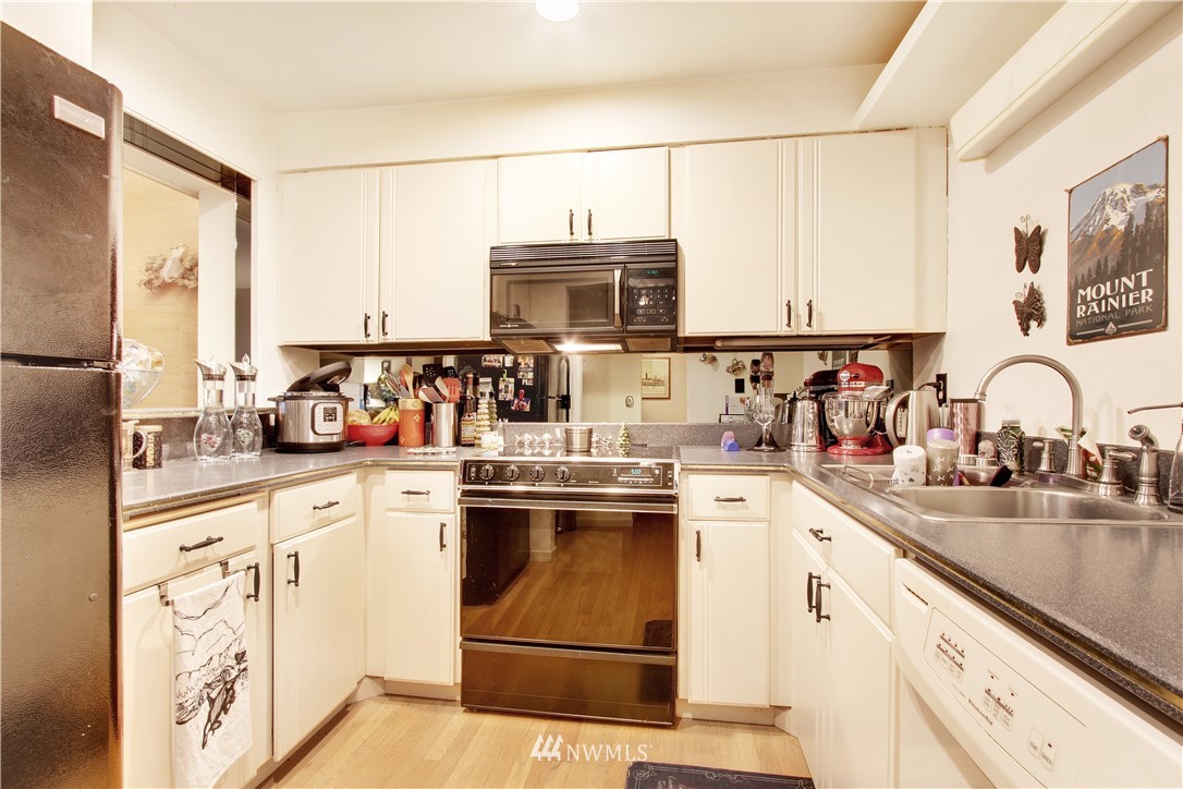 623 Main Street, Unit 1 Edmonds, WA 98020 - Photo 7 of 13