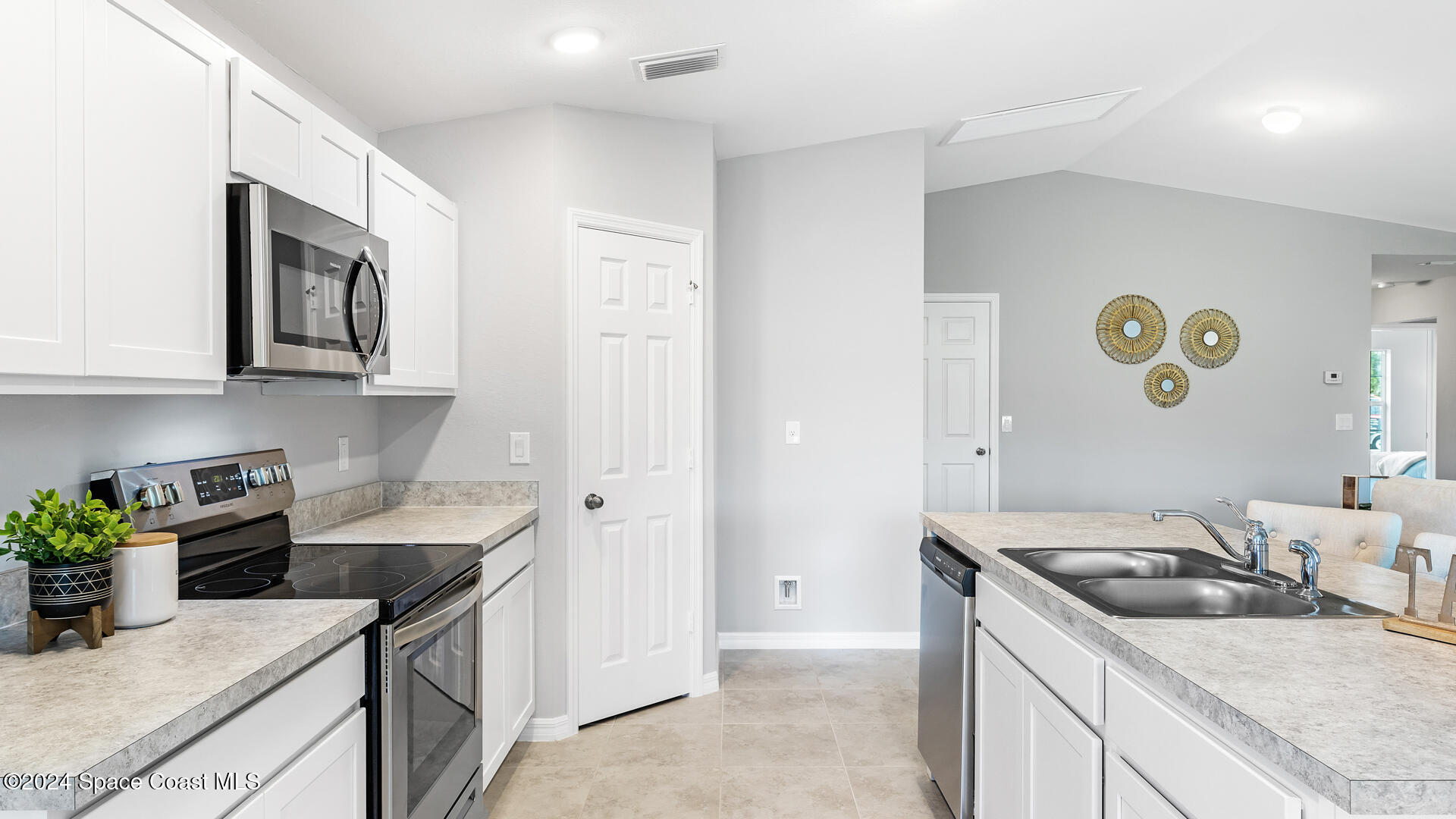 1581 Madison Road Northwest Palm Bay, FL 32907 - Photo 6 of 15 5