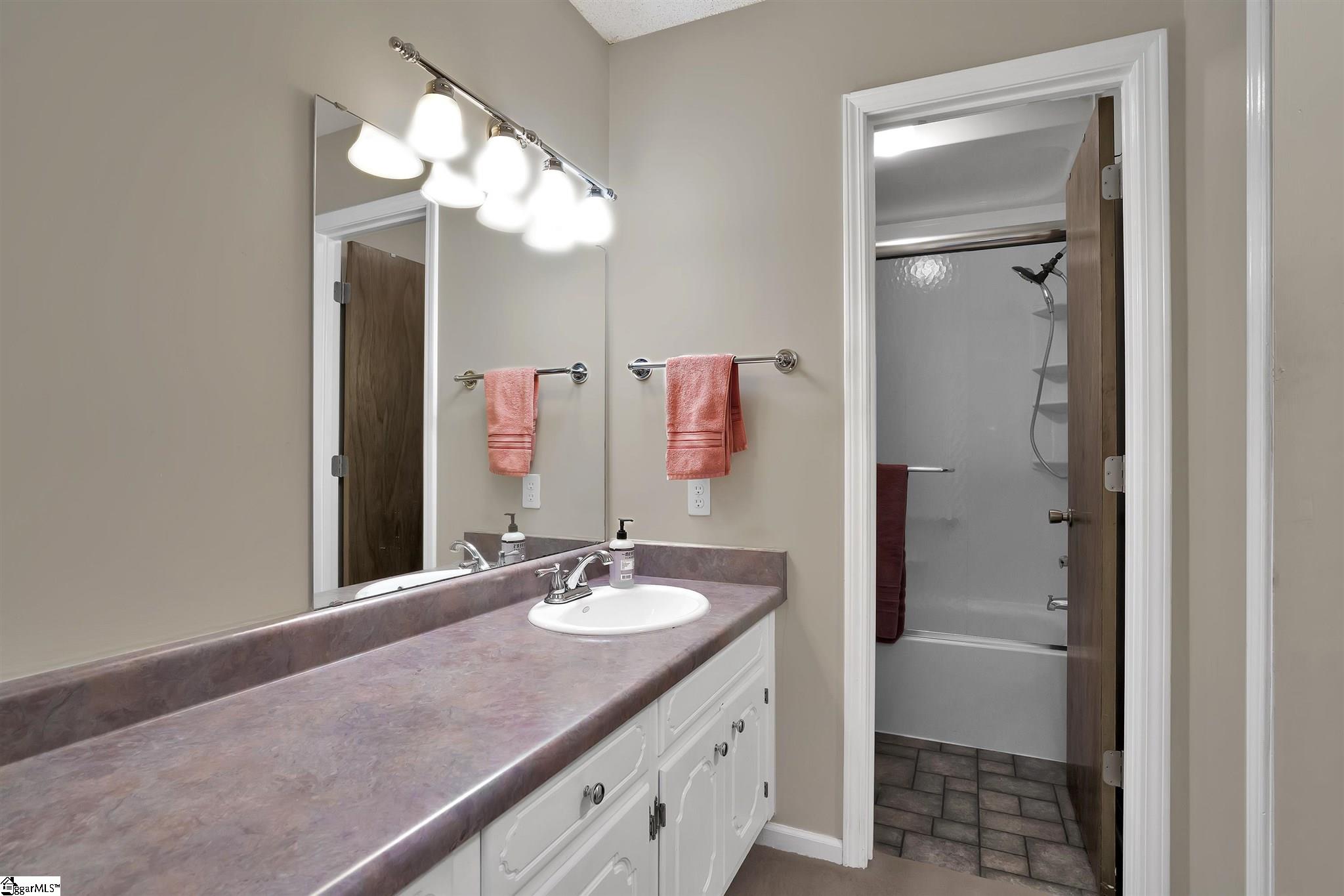 214 Lawrence Bridge Road Seneca, SC 29672 - Photo 16 of 29 Gallery Image 16