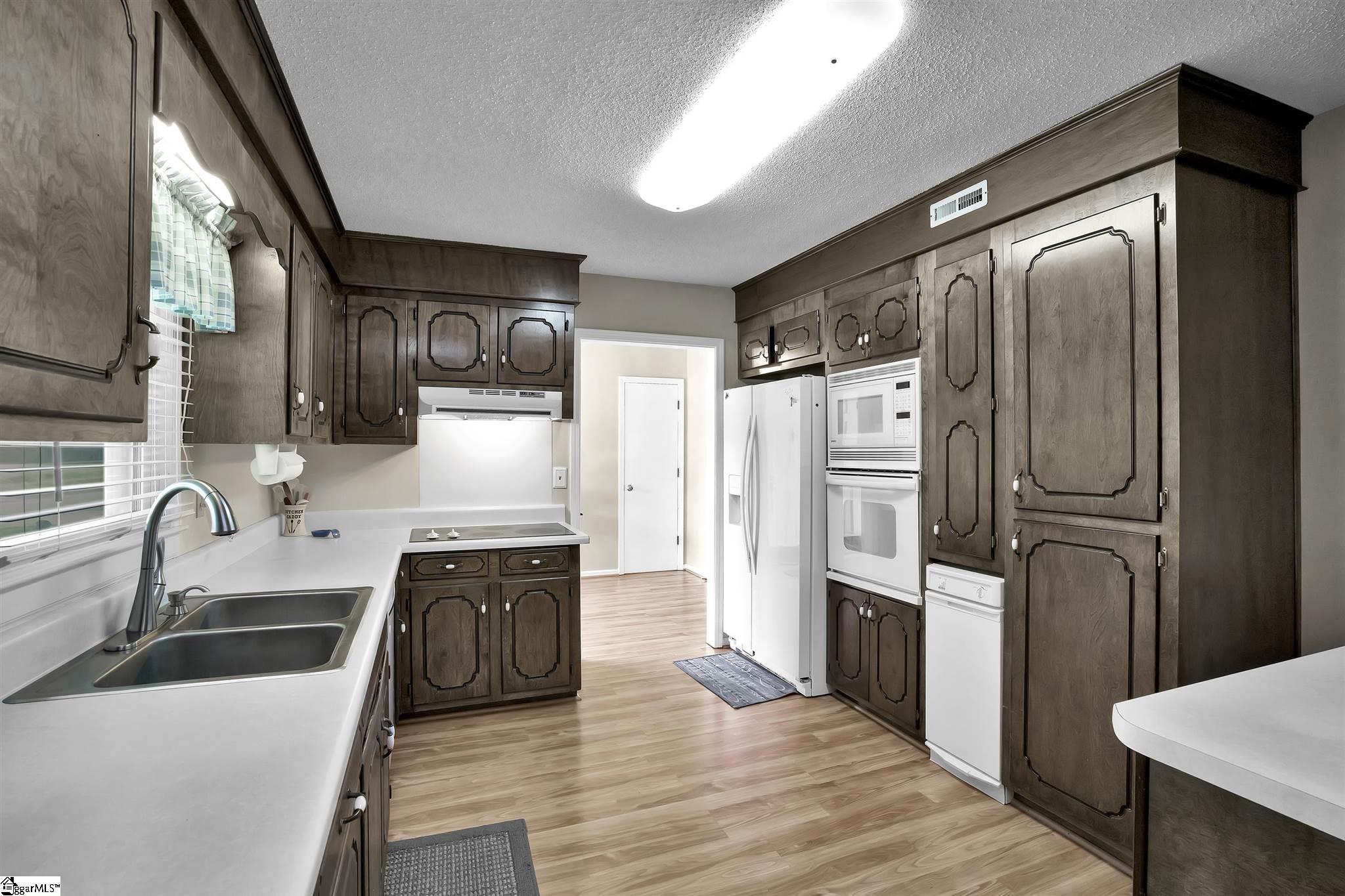 214 Lawrence Bridge Road Seneca, SC 29672 - Photo 5 of 29 Gallery Image 5