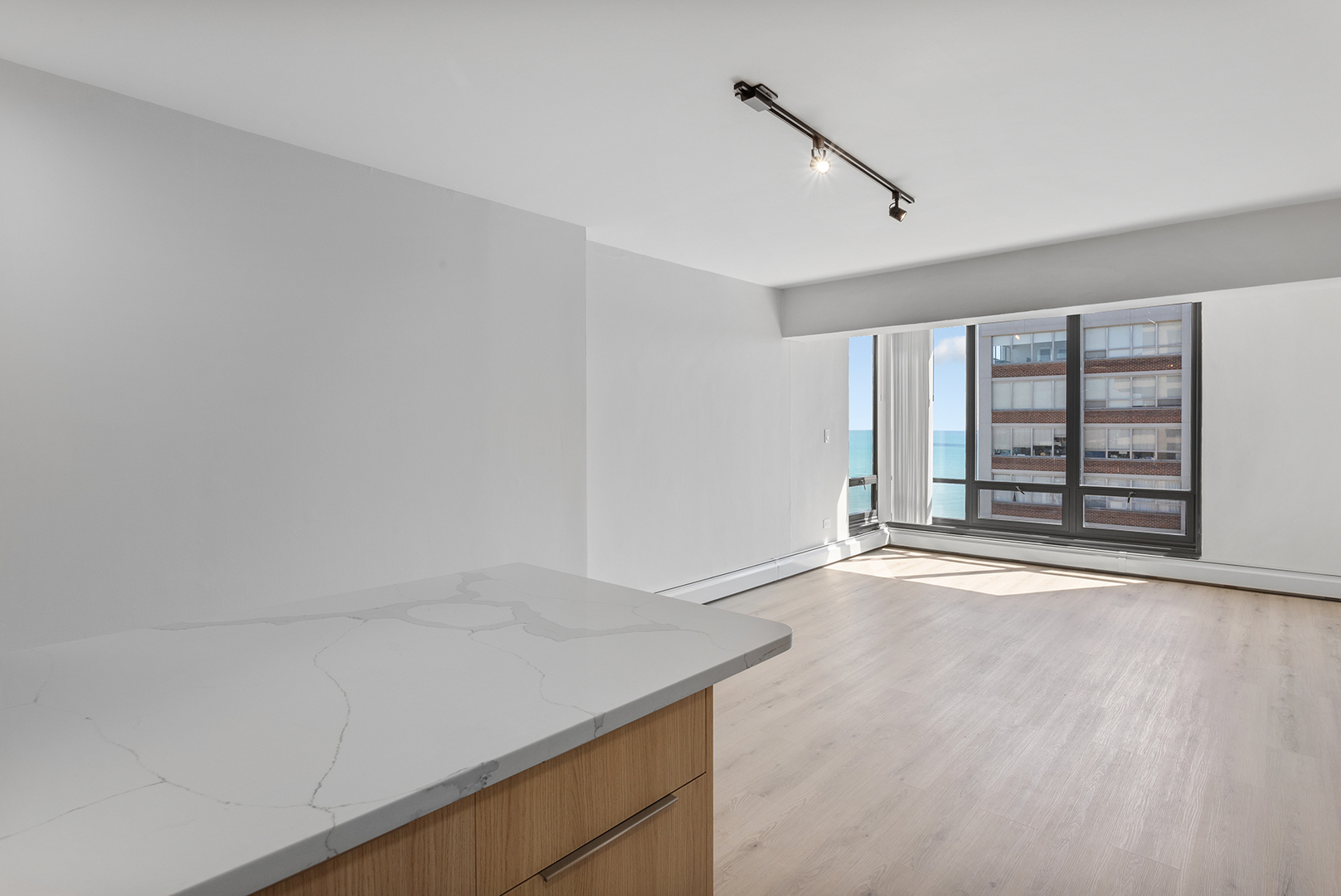 6166 North Sheridan Road, Unit 28F Chicago, IL 60660 - Photo 6 of 21