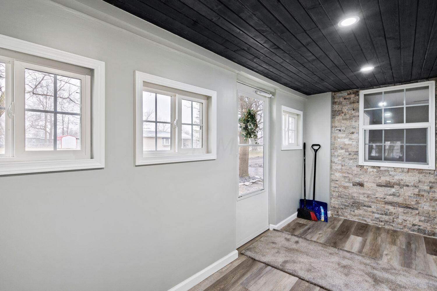 244 North Swain Avenue La Rue, OH 43332 - Photo 3 of 23 Three Seasons Room