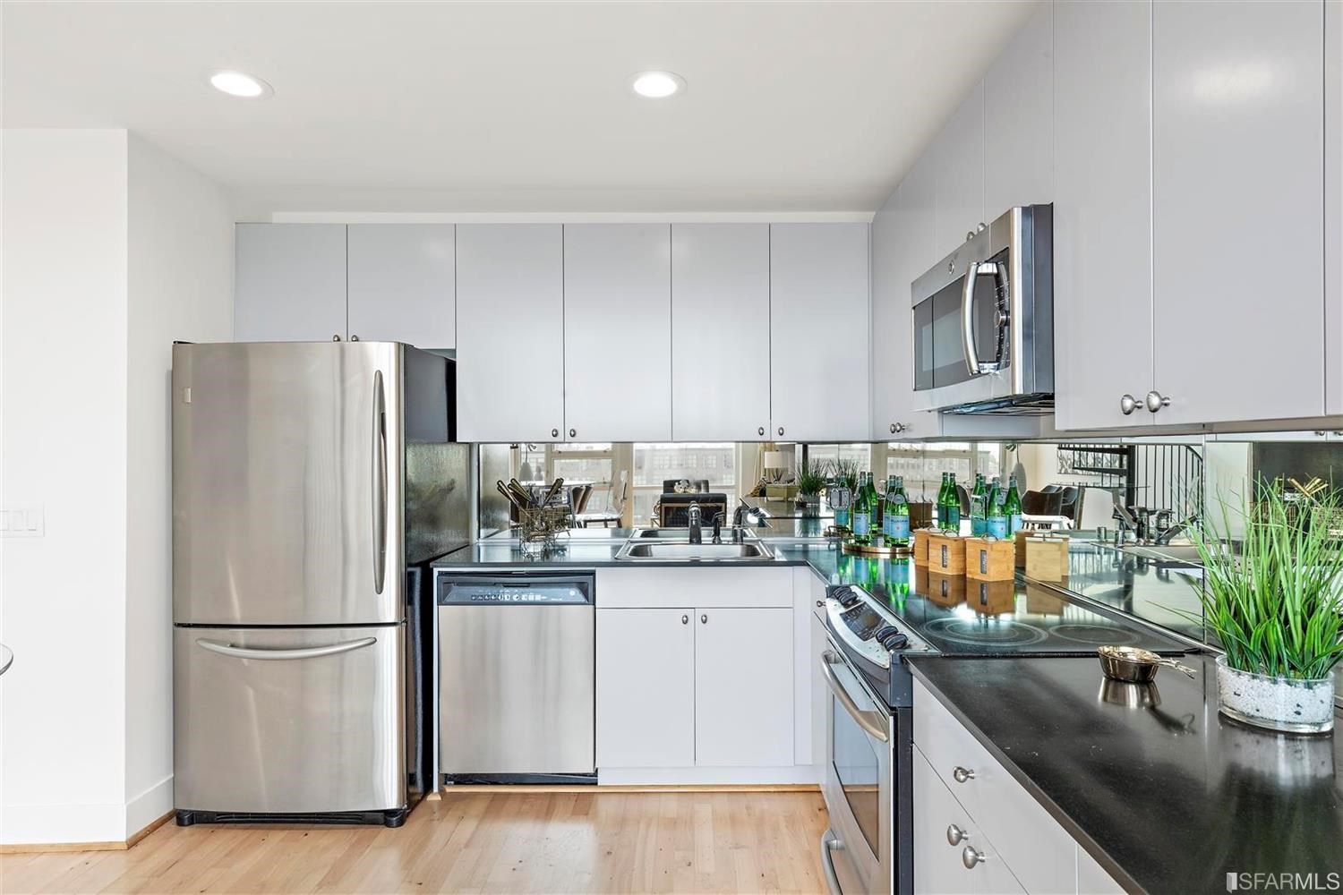 311 Oak Street, Unit PH27 Oakland, CA 94607 - Photo 16 of 67