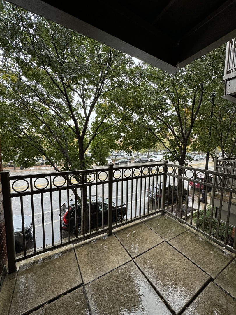 1155 West Roosevelt Road, Unit 204 Chicago, IL 60608 - Photo 4 of 13