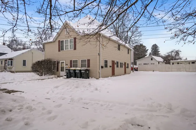 $1,500 | 109 South Stott Street, Unit 2, Genoa, IL 60135